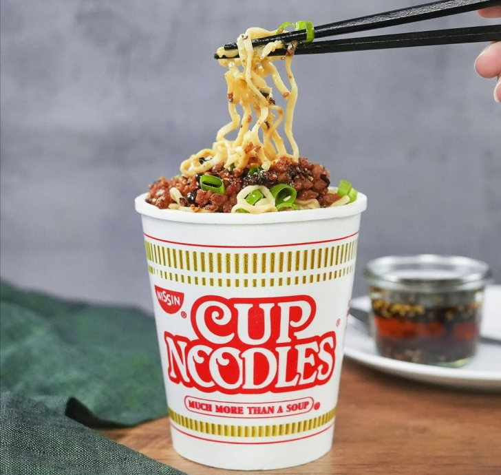 Nissin Cup Noodles Stir Fry Rice with Noodles General Tso's Chicken Flavor - 2.68 oz